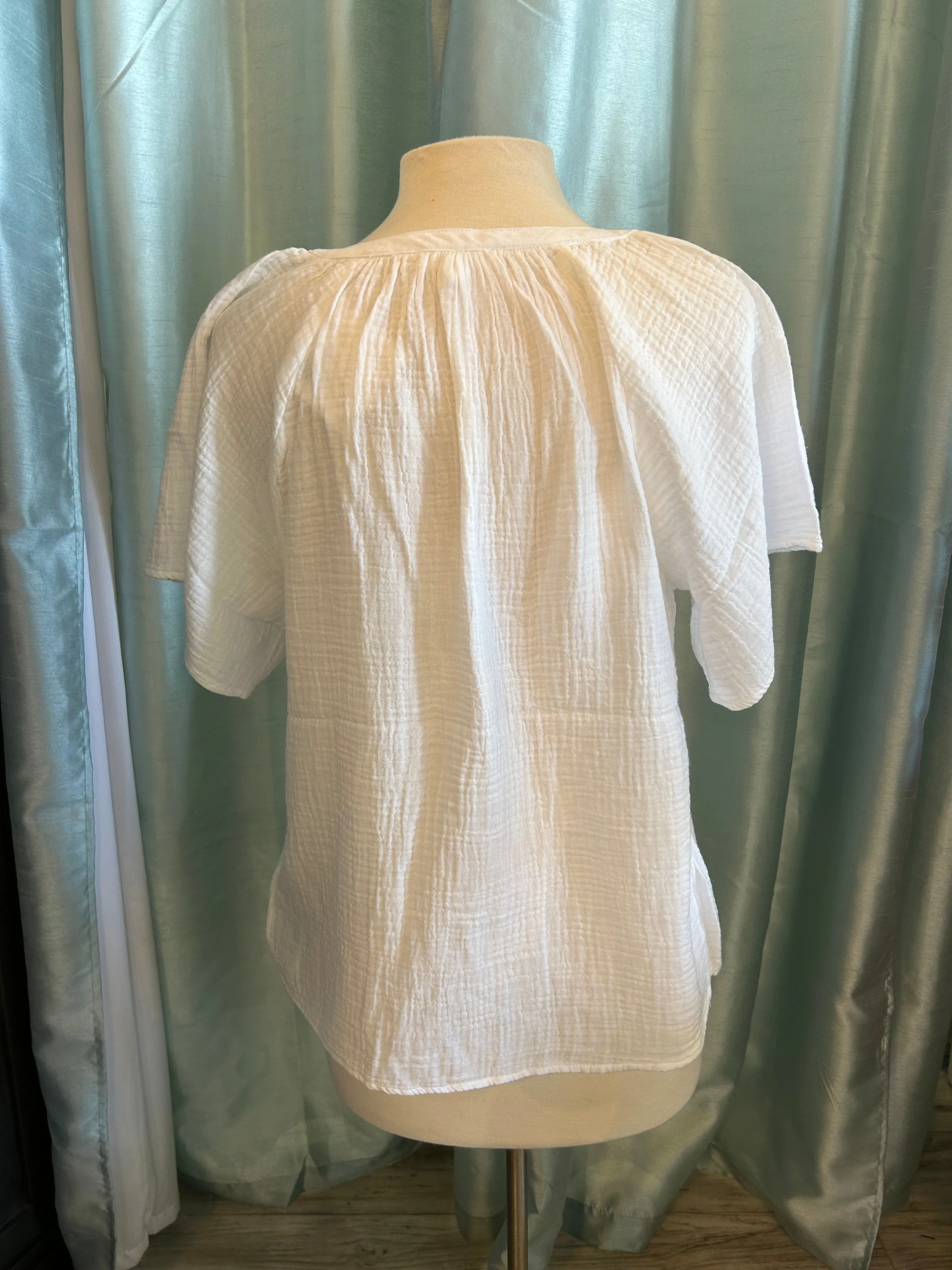 ATHENA WHITE S/S BLOUSE